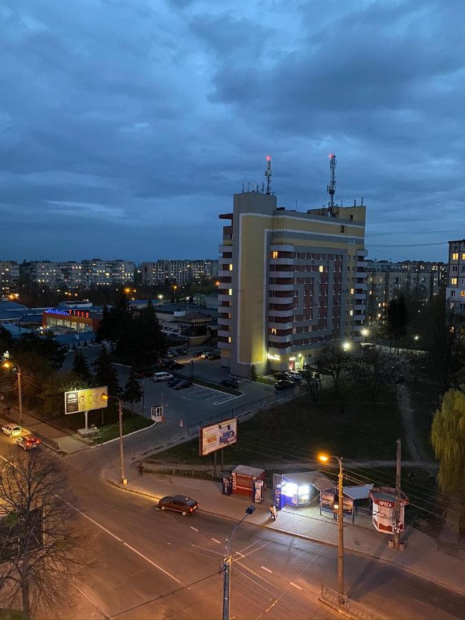 Віп Апартаменти В Районі Автовокзалужк Great House,Жк Арена,Поблизу Обласноі Лікарні روفنو المظهر الخارجي الصورة
